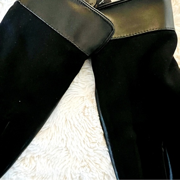 ๐NWT Banana Republic black Vegan Leather Gloves size S/M - Picture 2 of 9